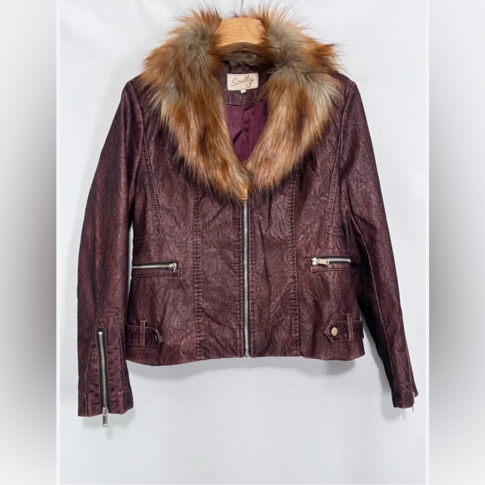 This jacket features a faux fox collar in the leather body.